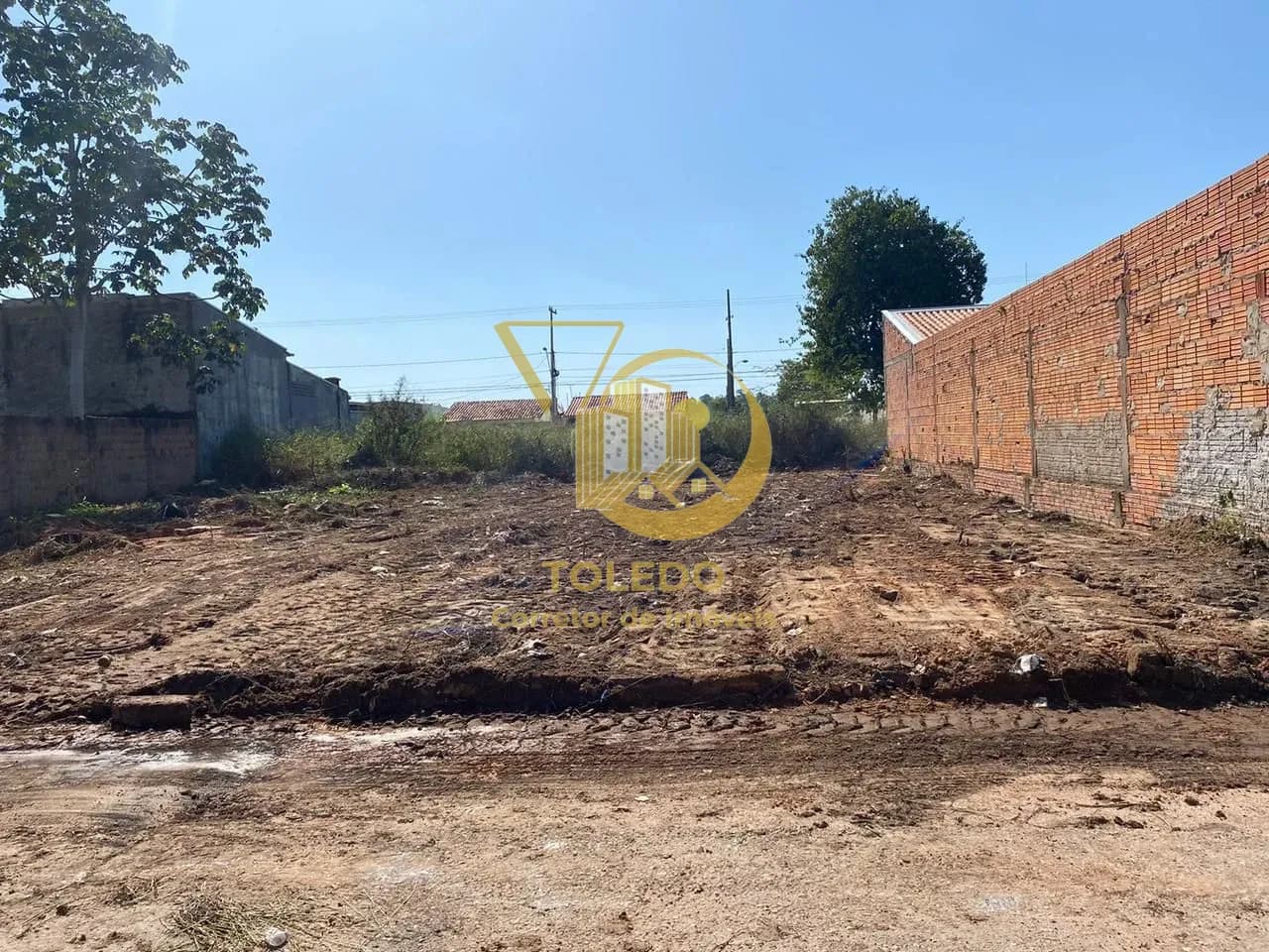 TERRENO NO JARDIM DAS OLIVEIRAS À VENDA